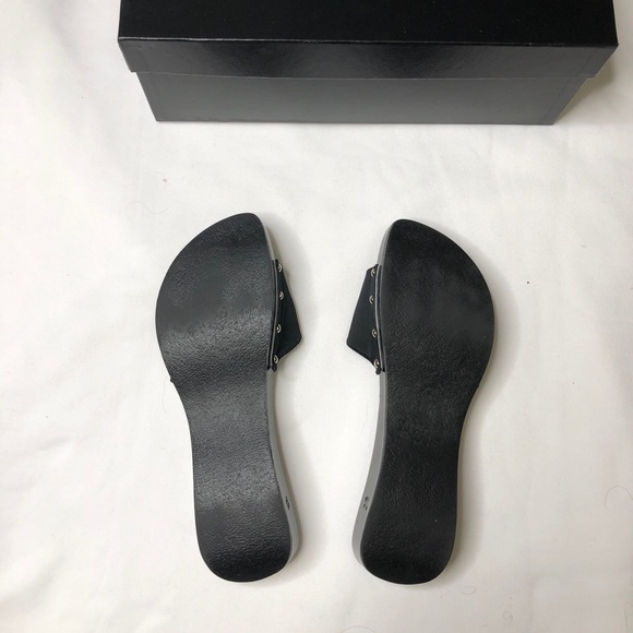 Chanel Lacquered Wood CC Logo Sandals - Picture 4 of 4